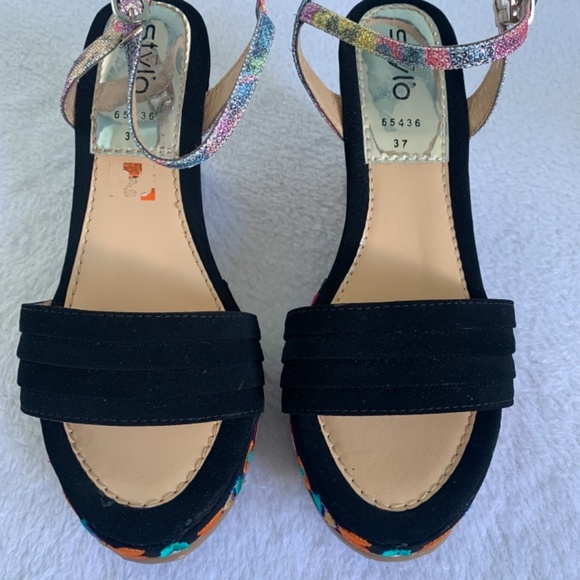 Embroidery wedges - Picture 5 of 5